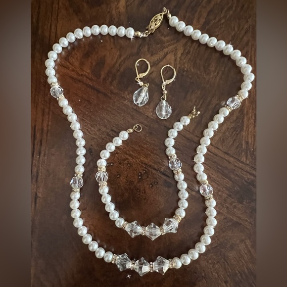 Full Parure Faux Pearl and Clear Crystal Beaded Necklace ~ Bracelet ~ Earrings - Picture 6 of 6